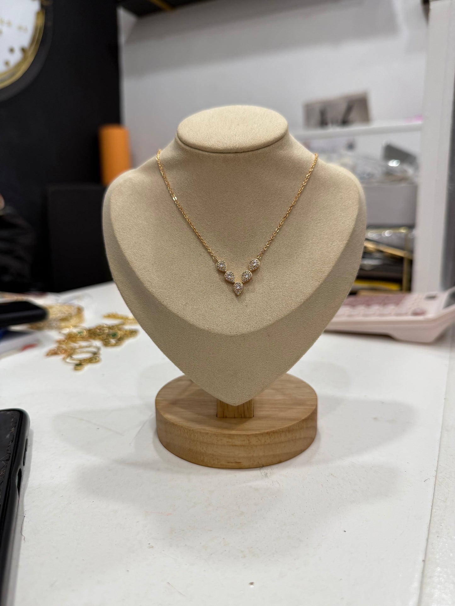 Collier V