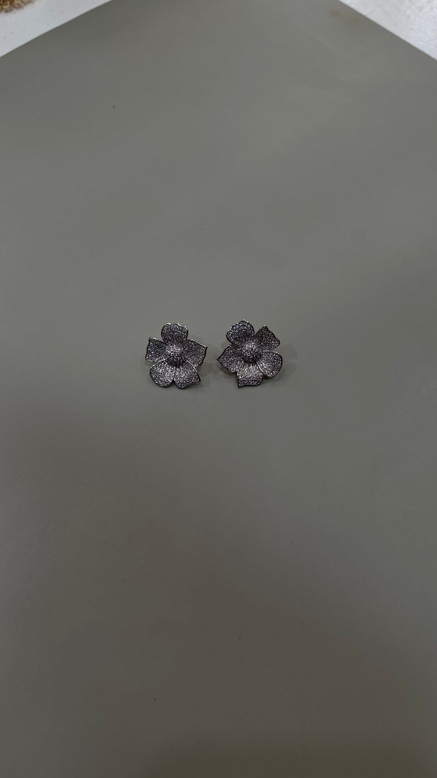 Boucle rose à strass