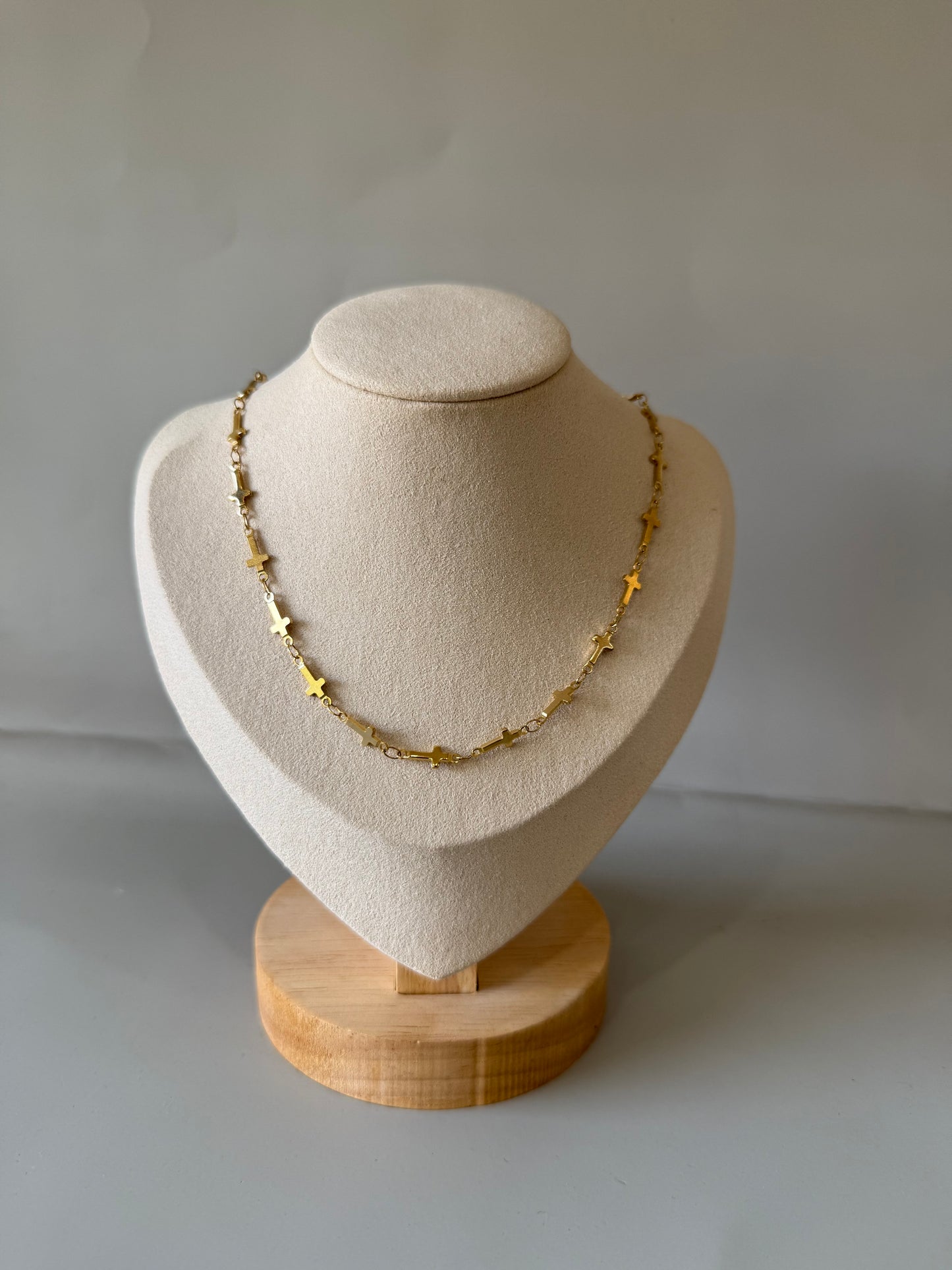 Collier ras de cou croix