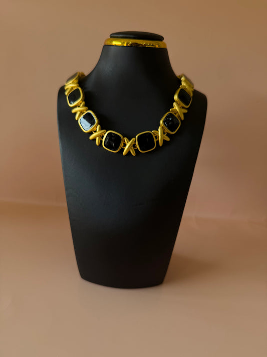 Collier ras du cou