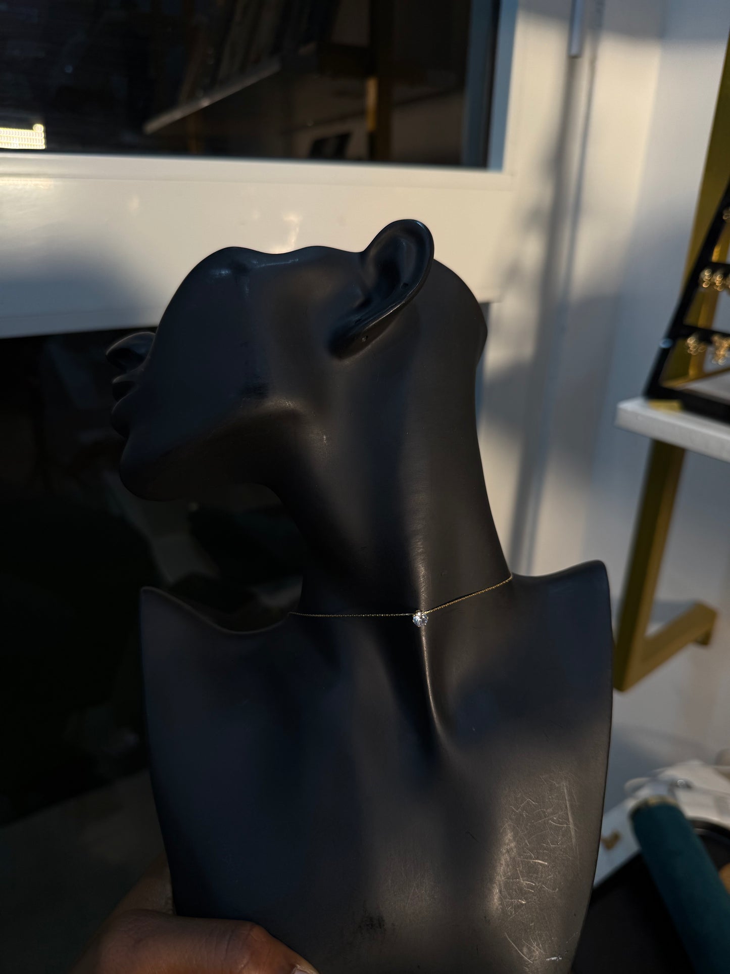 Collier ras au cou avec pierre