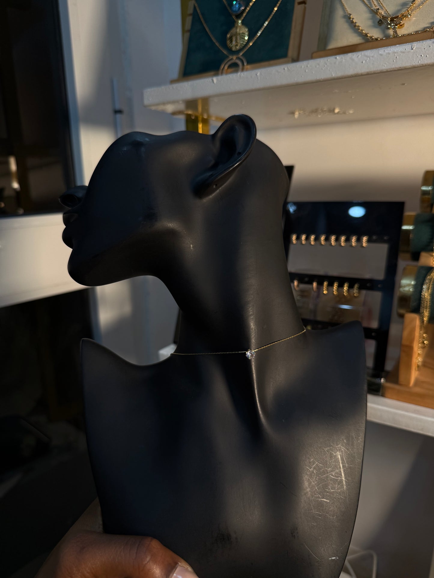 Collier ras au cou avec pierre