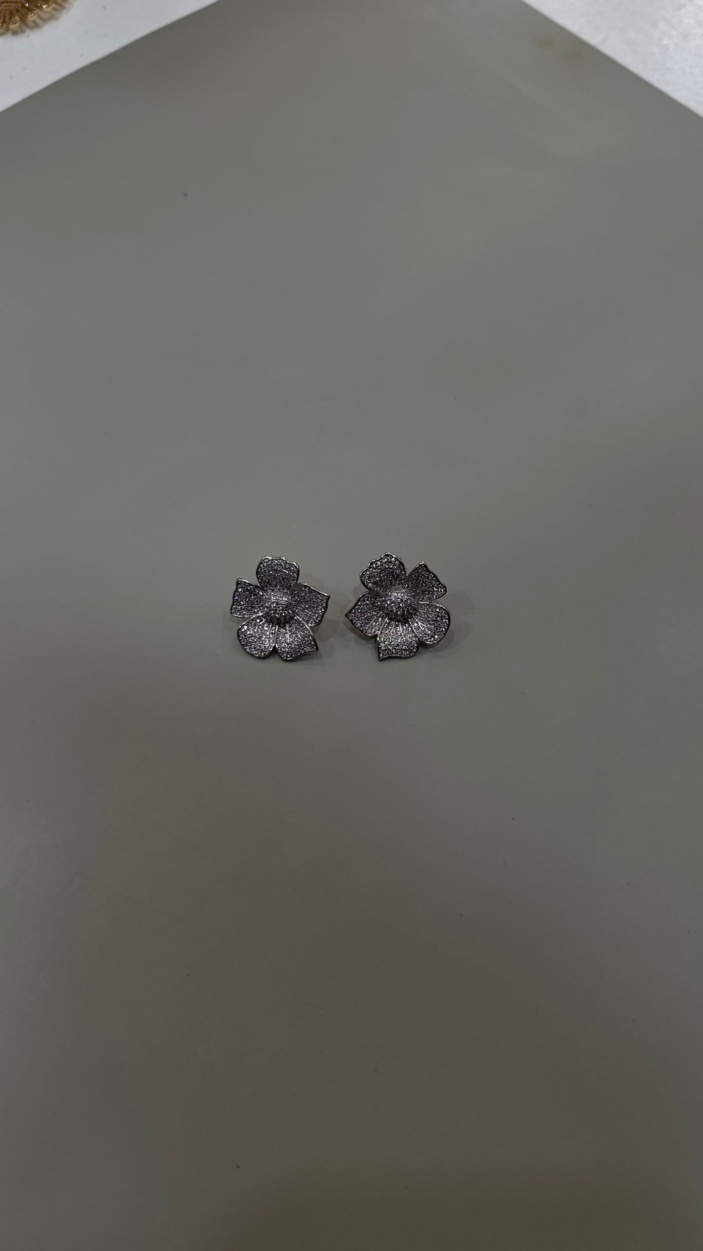 Boucle rose à strass