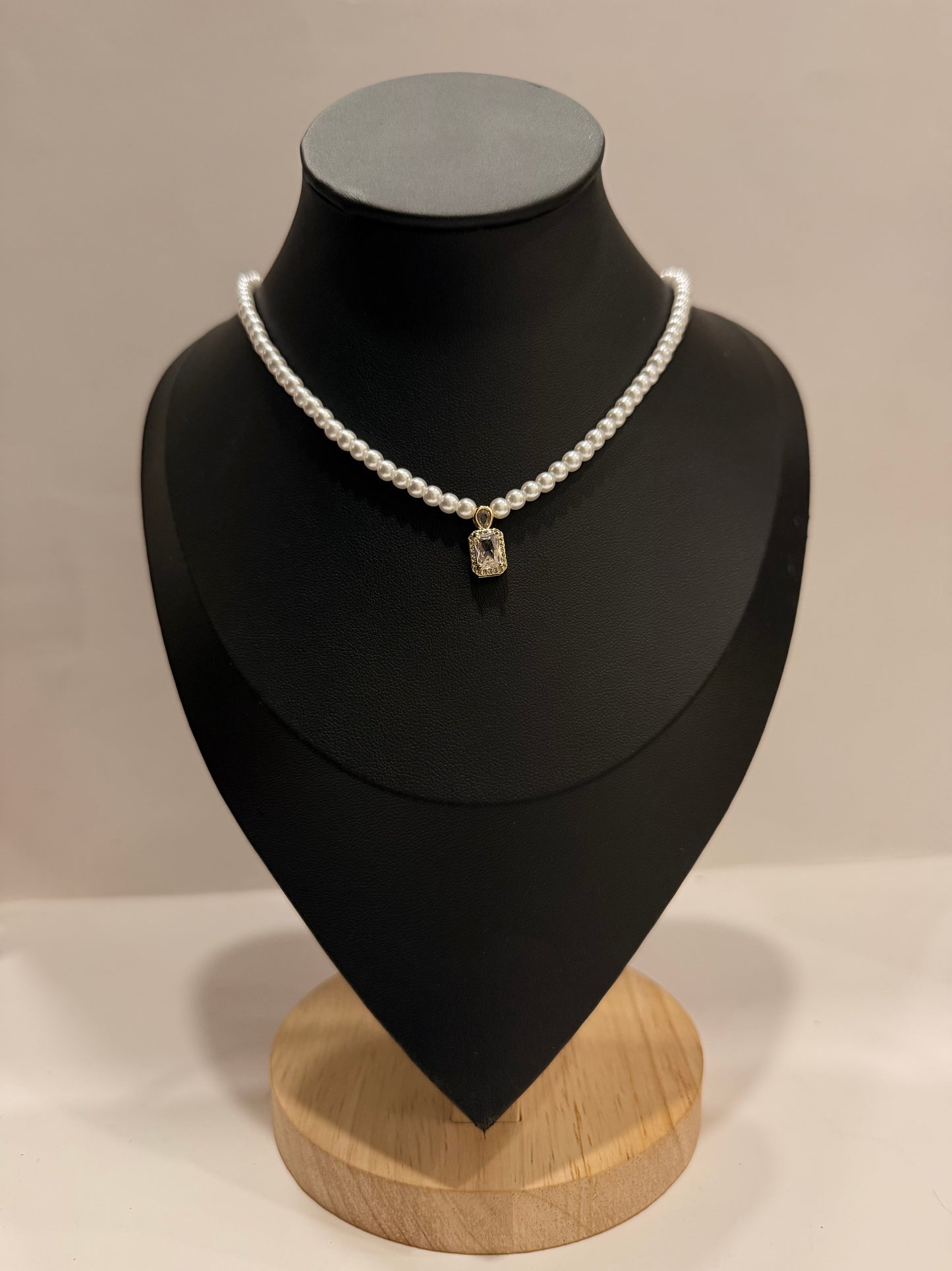 Collier perle à médailles