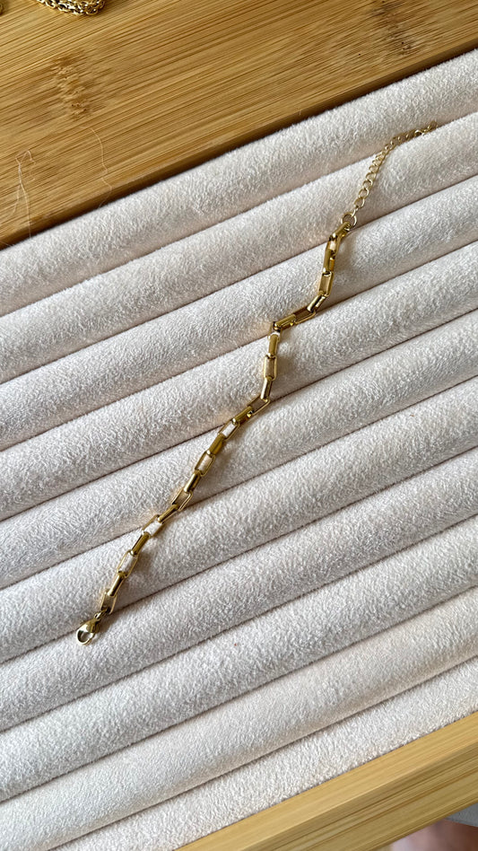 BRACELET