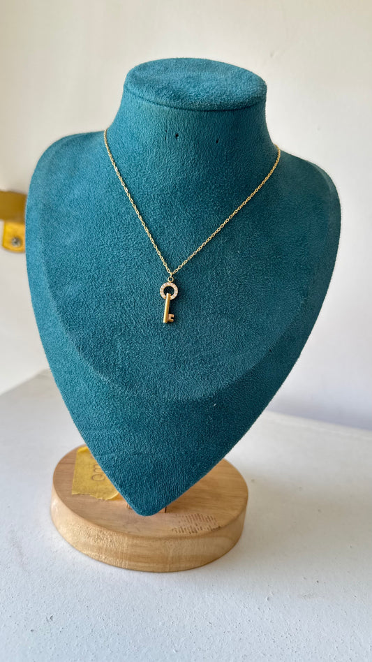 COLLIER CLE