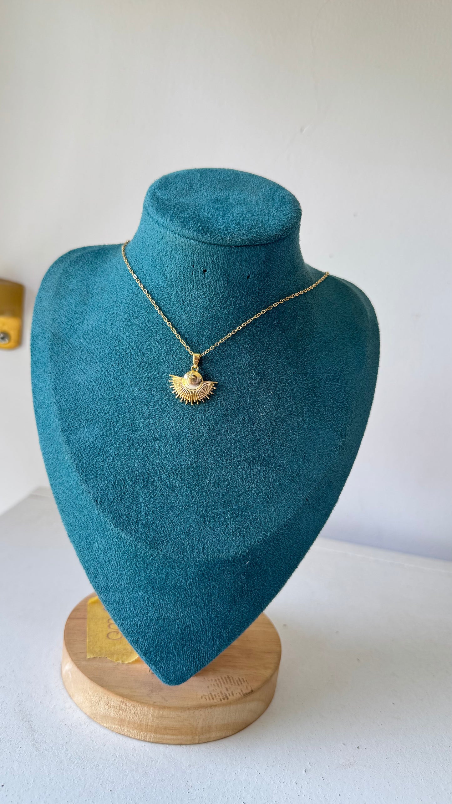 COLLIER