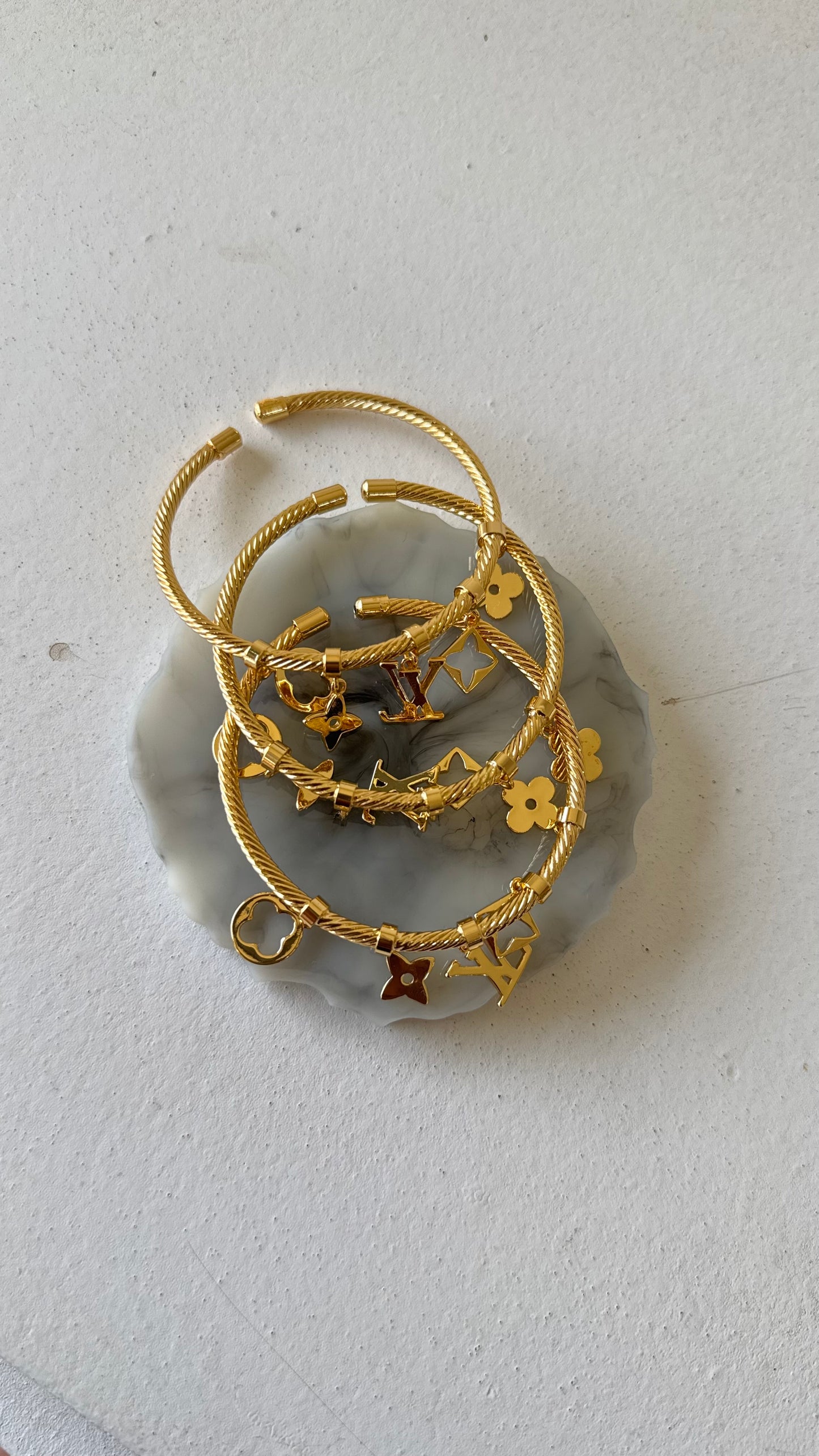 BRACELET